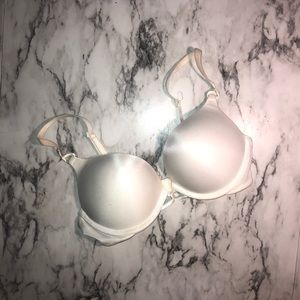 Victoria’s Secret miraculous plunge bombshell bra